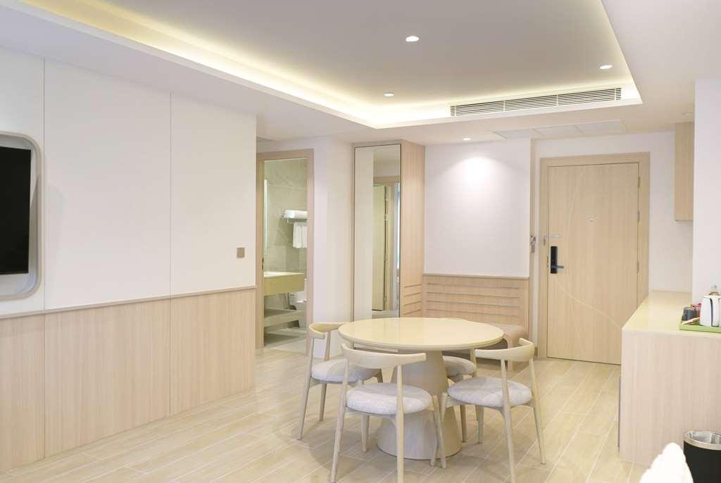 Hotel Wyndham Garden Naithon Phuket Habitación foto